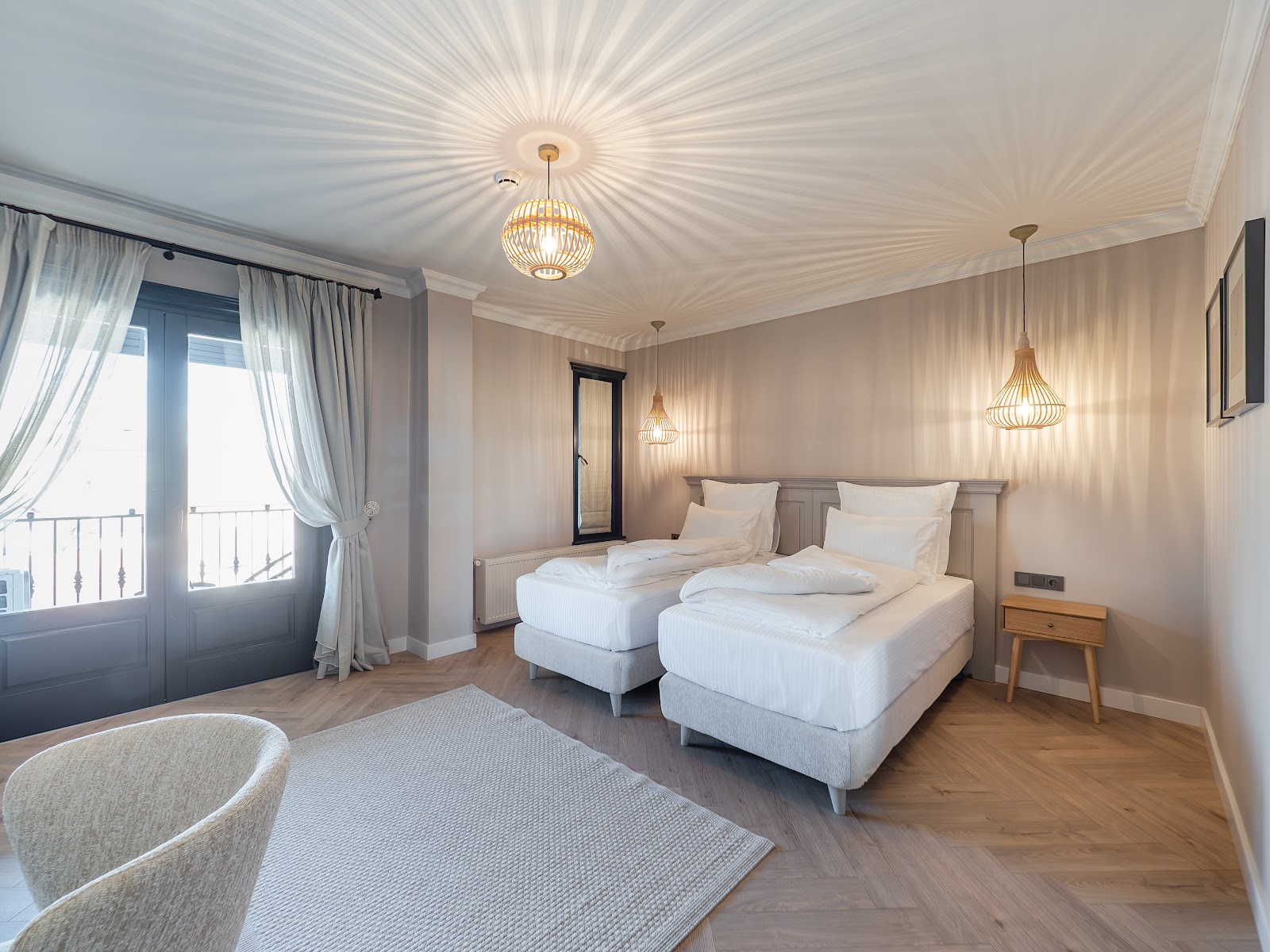 Cameră Dublă/ Twin cu balcon - Breasla Cizmarilor
