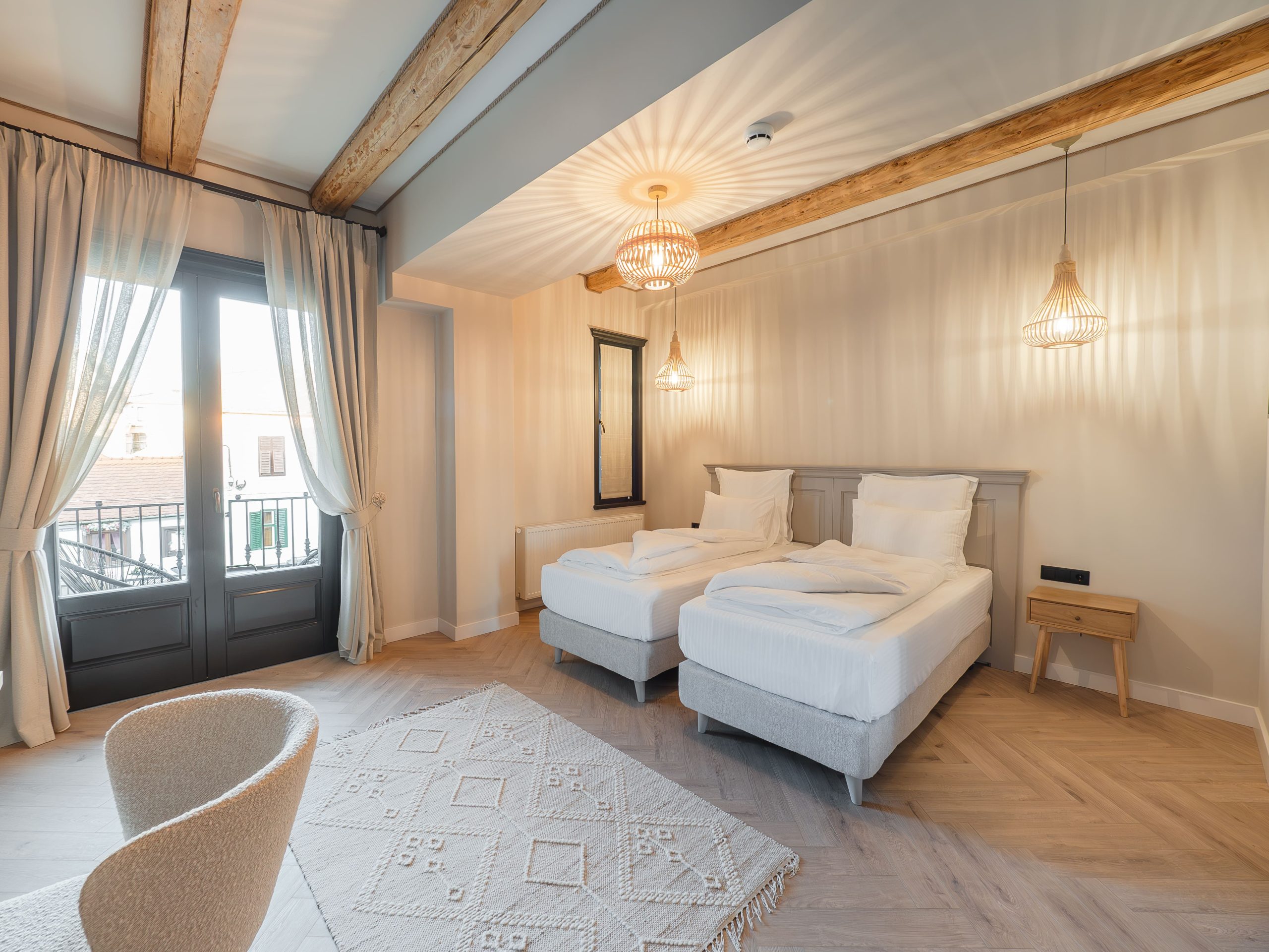 Cameră Dublă/ Twin cu balcon - Breasla Brutarilor